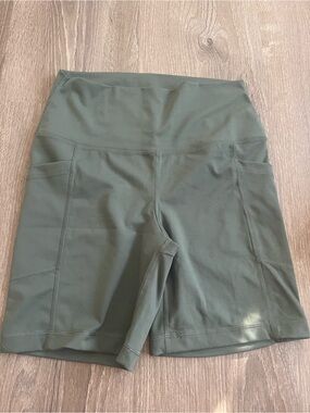 Yogalicious Olive Green High-Rise Athletic Bike Shorts with Side Pockets